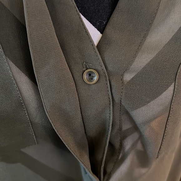 Beautiful Blouse - Picture 5 of 6